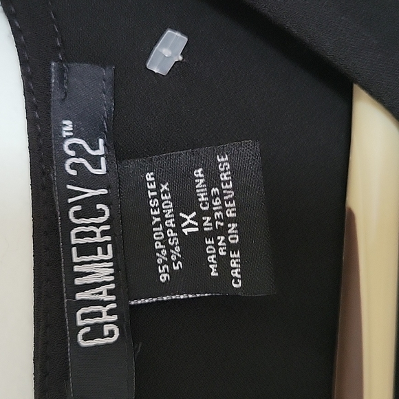 Gramercy 22 Keyhole Back Tie Fron Top - Picture 3 of 7